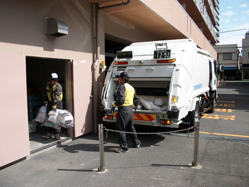 写真は、スライドドア車です