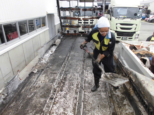 車両火災の撤去作業07